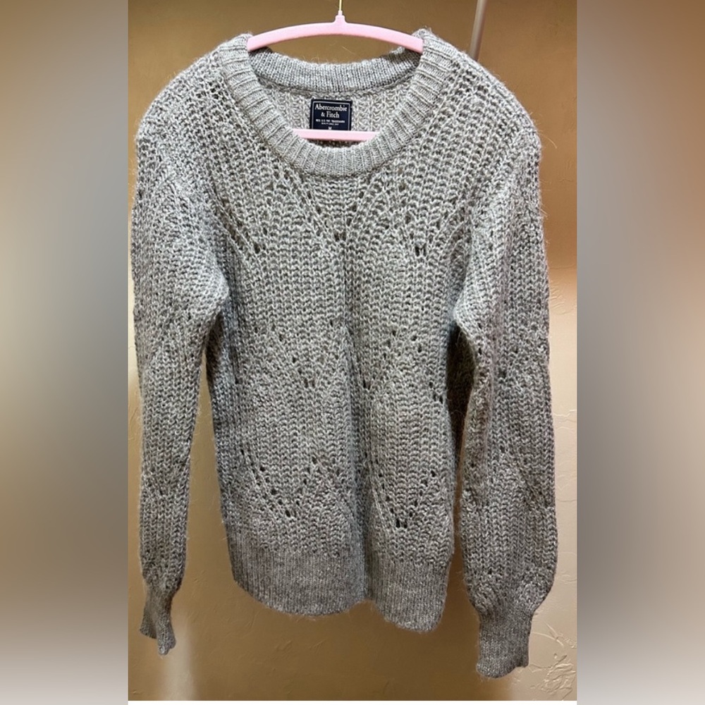 Abercrombie & Fitch Cozy Gray Knit Sweater Staple Size Medium Like New